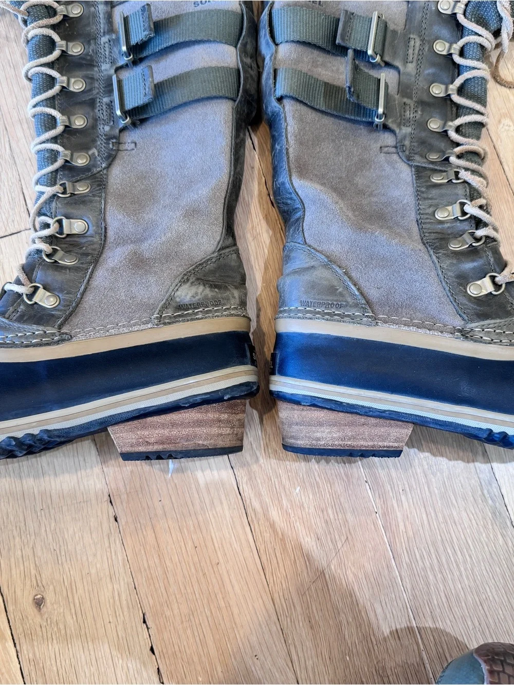 Sorel Women's Grey and Black Lace-Up Waterproof Winter Boots